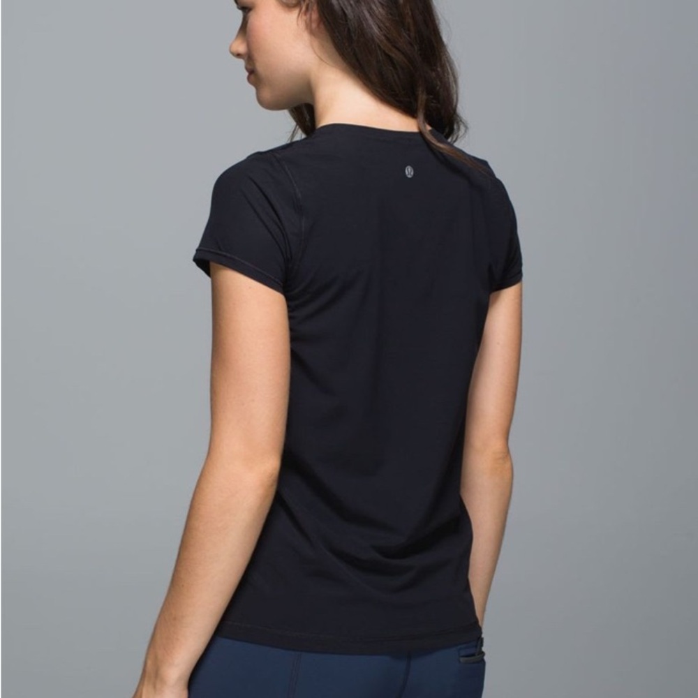56. MSRP$68 Lululemon Runbeam Short Sleeve Black Size 10